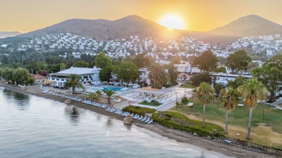 LADONIA LUNA BEACH